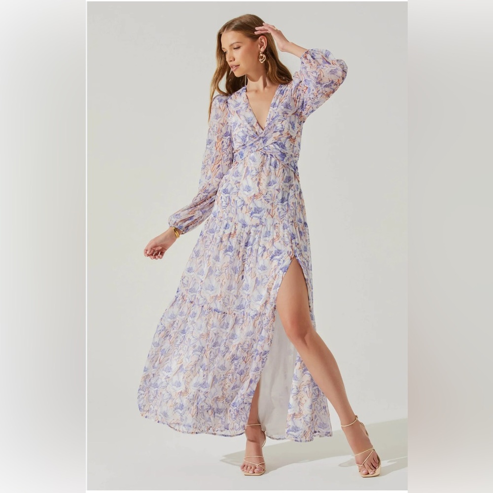 ASTR seona dress in blue floral Size Medium